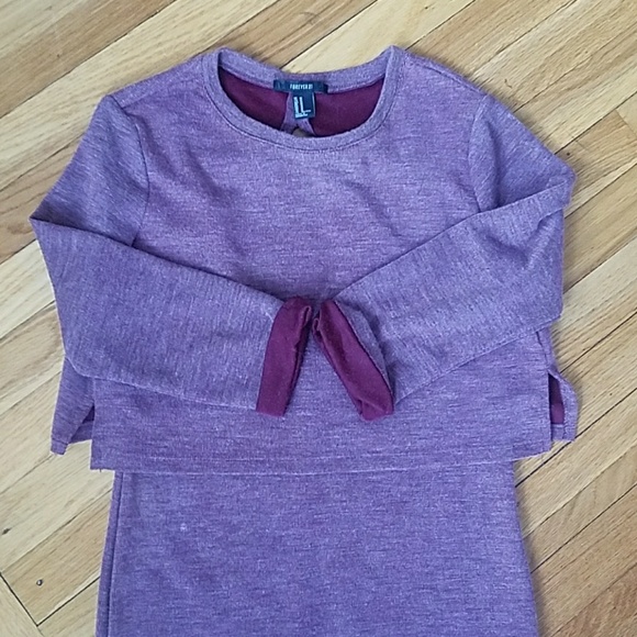 Forever 21 Dresses & Skirts - Cute burgandy sweater dress euc